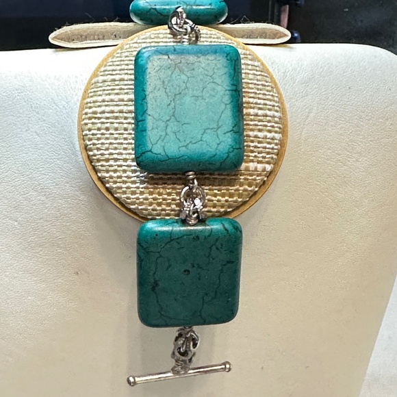 Green Howlite & silver toggle bracelet.  Large rectangular stones. - Picture 11 of 16